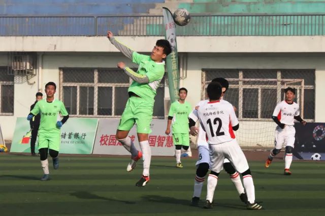 末轮回防：奥斯梅恩补防到自家禁区赢得掌声